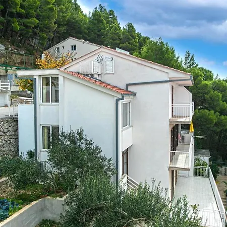 Apartament 7 *